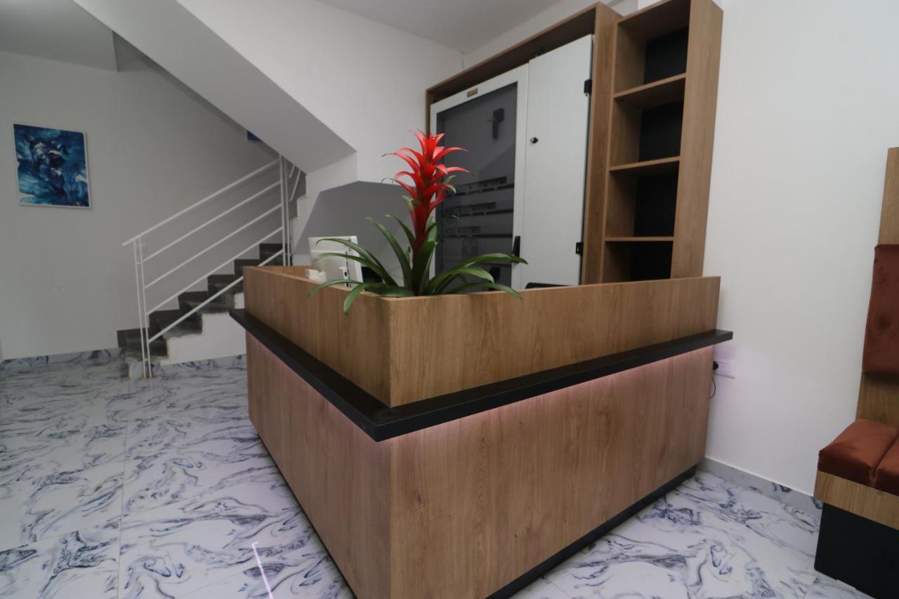 Heming-Way Hotel Драч Екстериор снимка