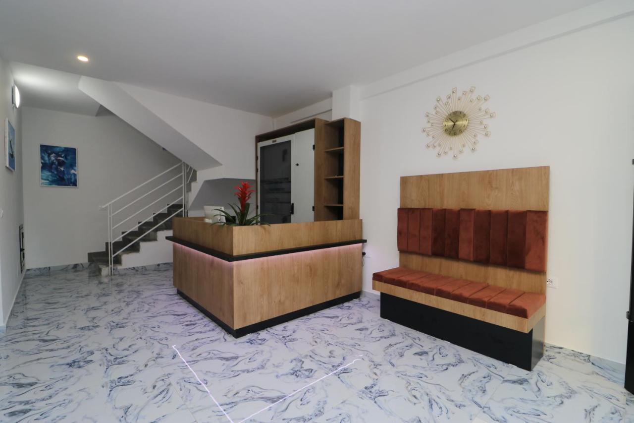 Heming-Way Hotel Драч Екстериор снимка