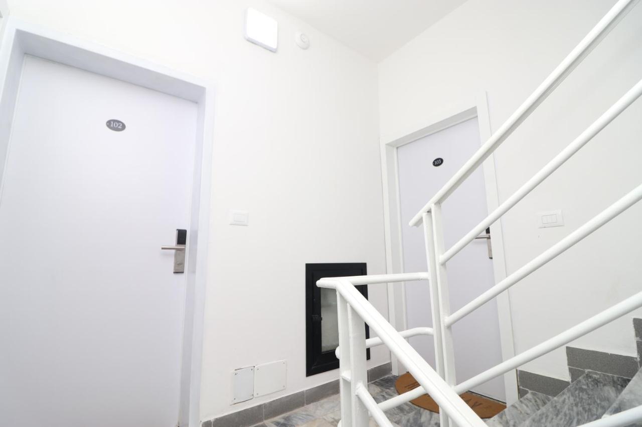Heming-Way Hotel Драч Екстериор снимка