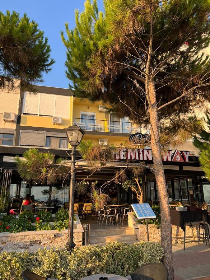 Heming-Way Hotel Драч Екстериор снимка